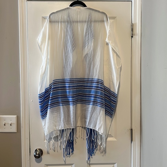 Cover up, open front - Picture 2 of 3